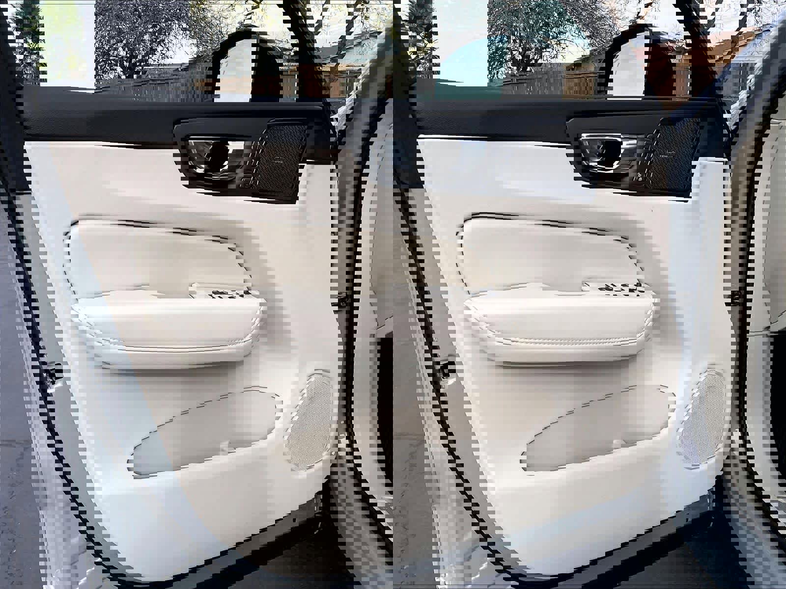 New 2026 Volvo XC60 B5 Ultra w/ Protection Package Premier image 24