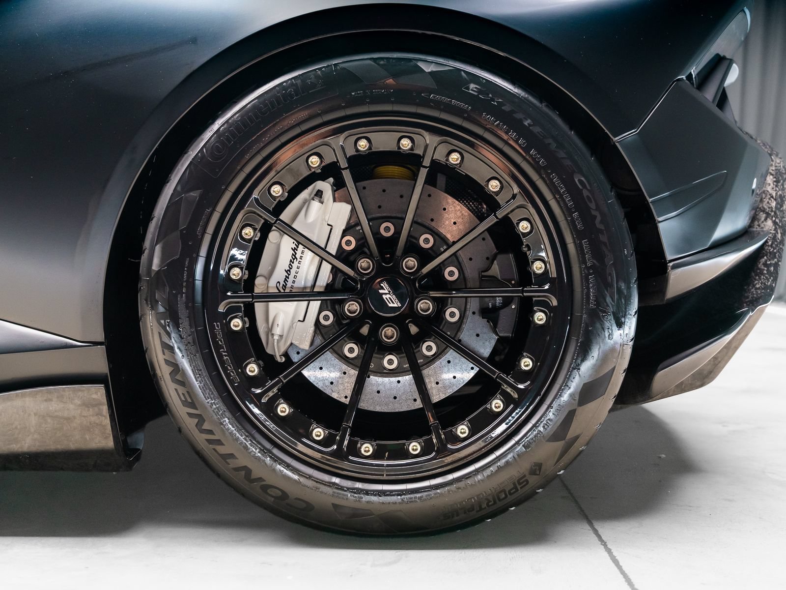 Used 2018 Lamborghini Huracan Performante AWD/4WD image 41