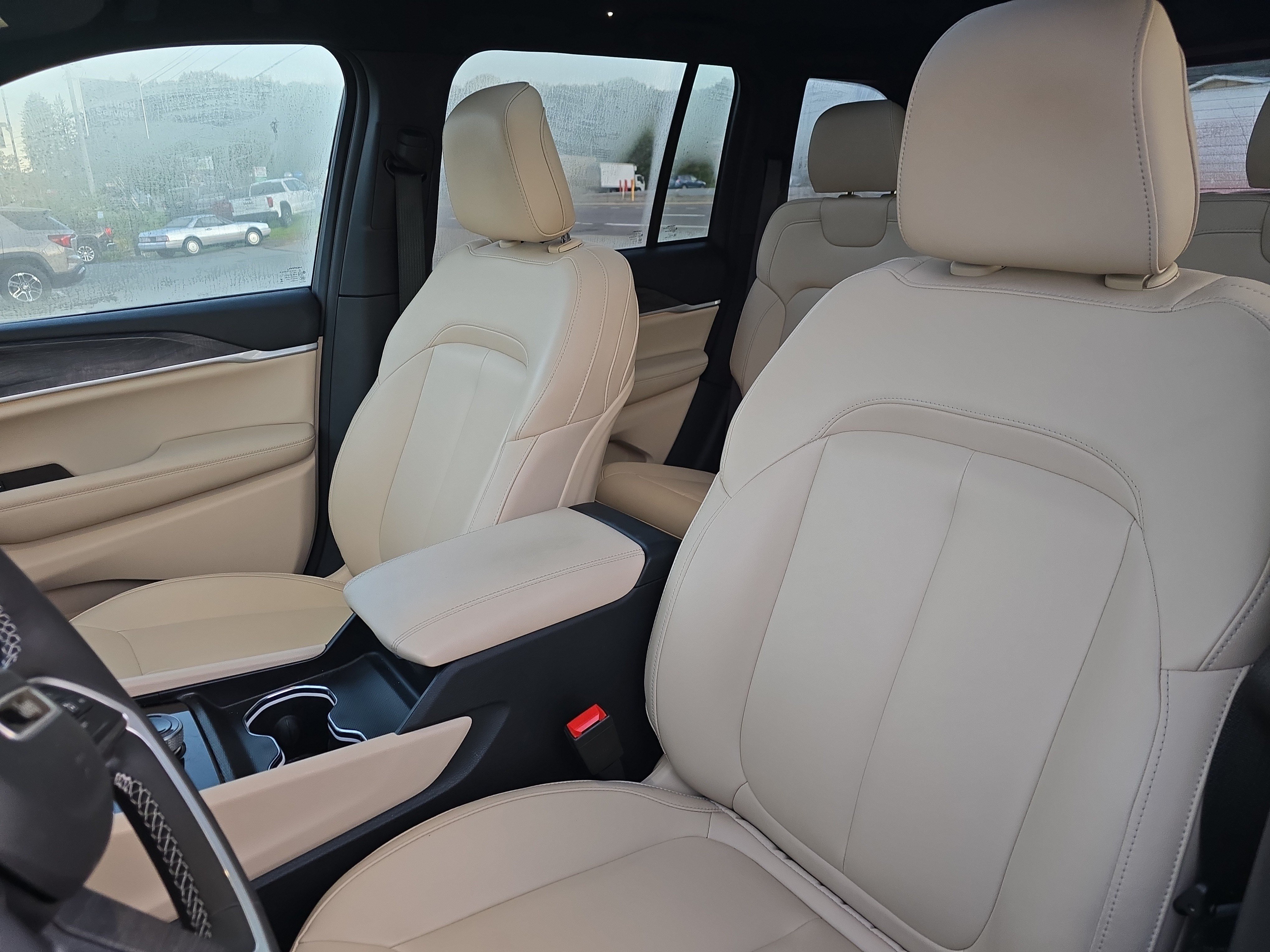 Used 2023 Jeep Grand Cherokee Limited AWD/4WD image 13