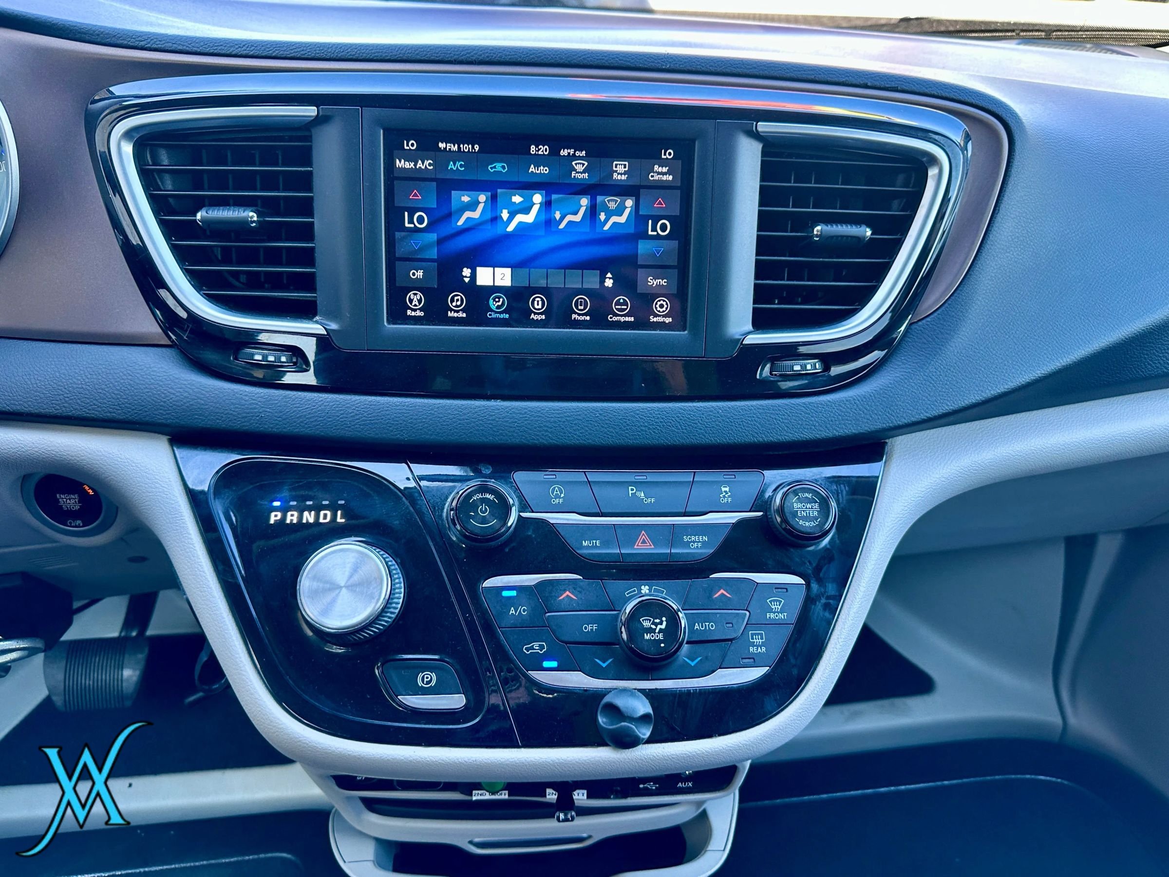 Used 2018 Chrysler Pacifica Touring Plus FWD image 25