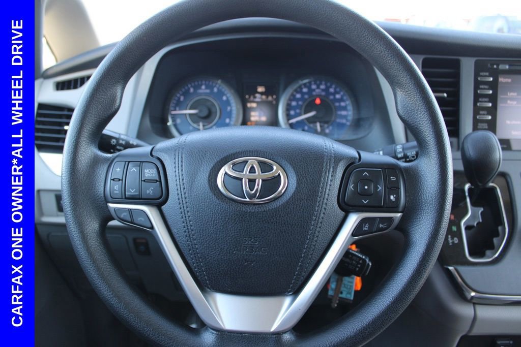 Used 2018 Toyota Sienna LE image 30