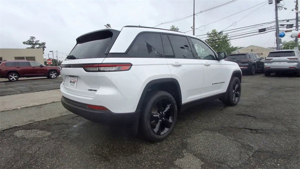 Certified 2025 Jeep Grand Cherokee Limited w/ Black Appearance Package image 8