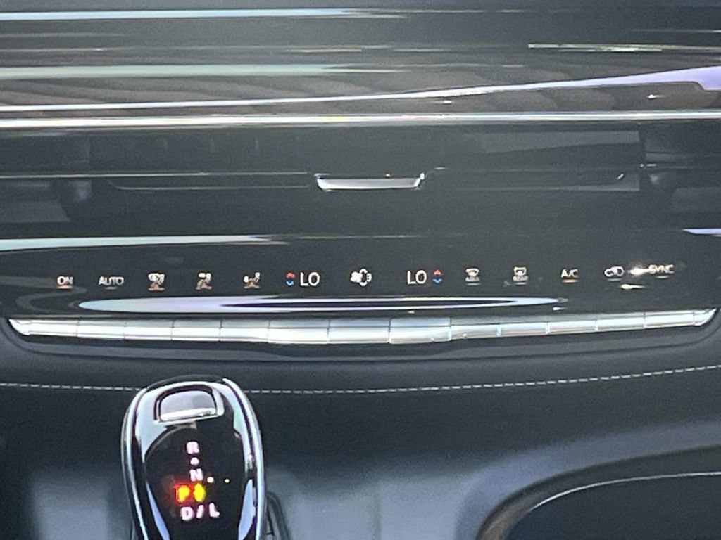 Used 2024 Cadillac Escalade Sport Platinum w/ Heavy-Duty Trailer Package AWD/4WD image 16