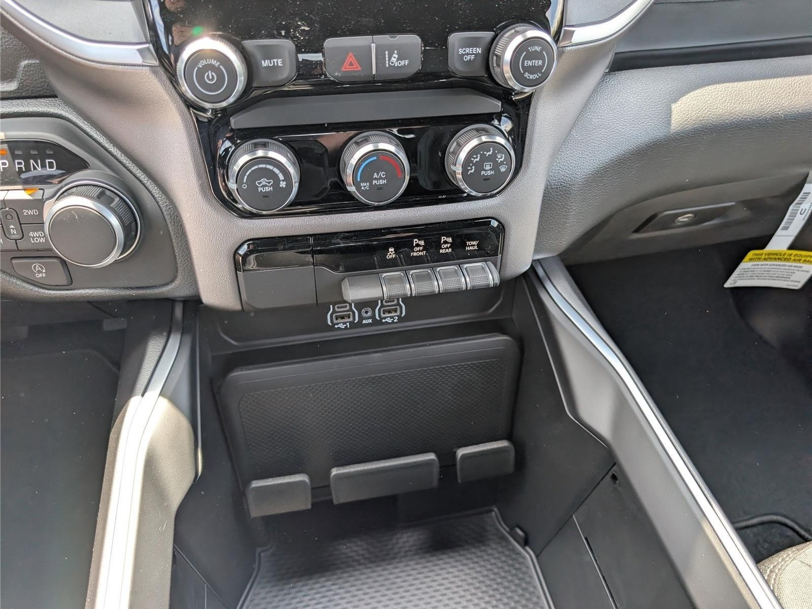 New 2026 RAM 1500 Express AWD/4WD image 19