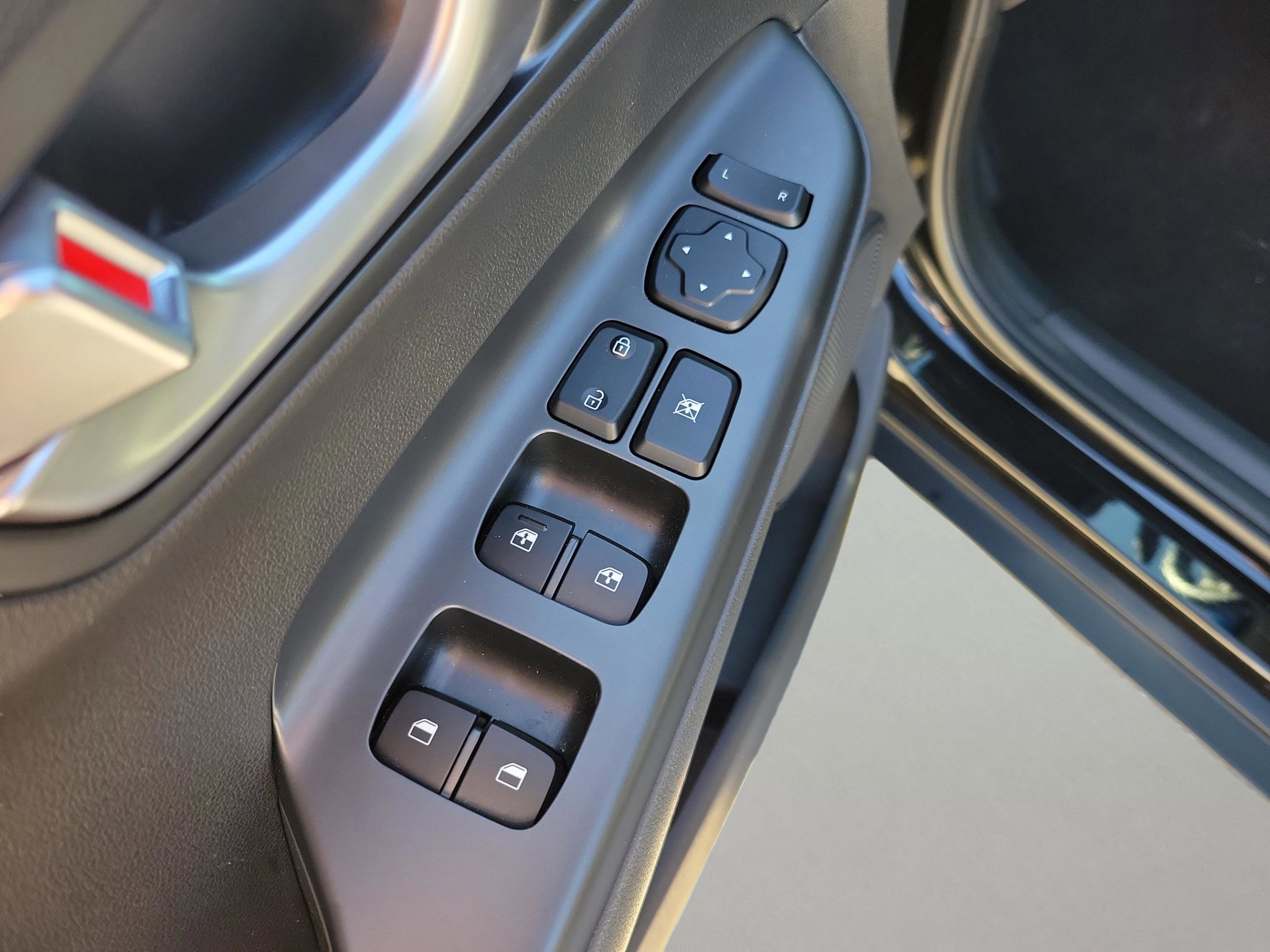 Certified 2022 Hyundai Kona SEL w/ Convenience Package image 12