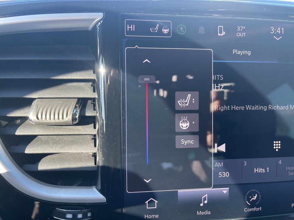 Used 2023 Chrysler Pacifica Touring-L image 26