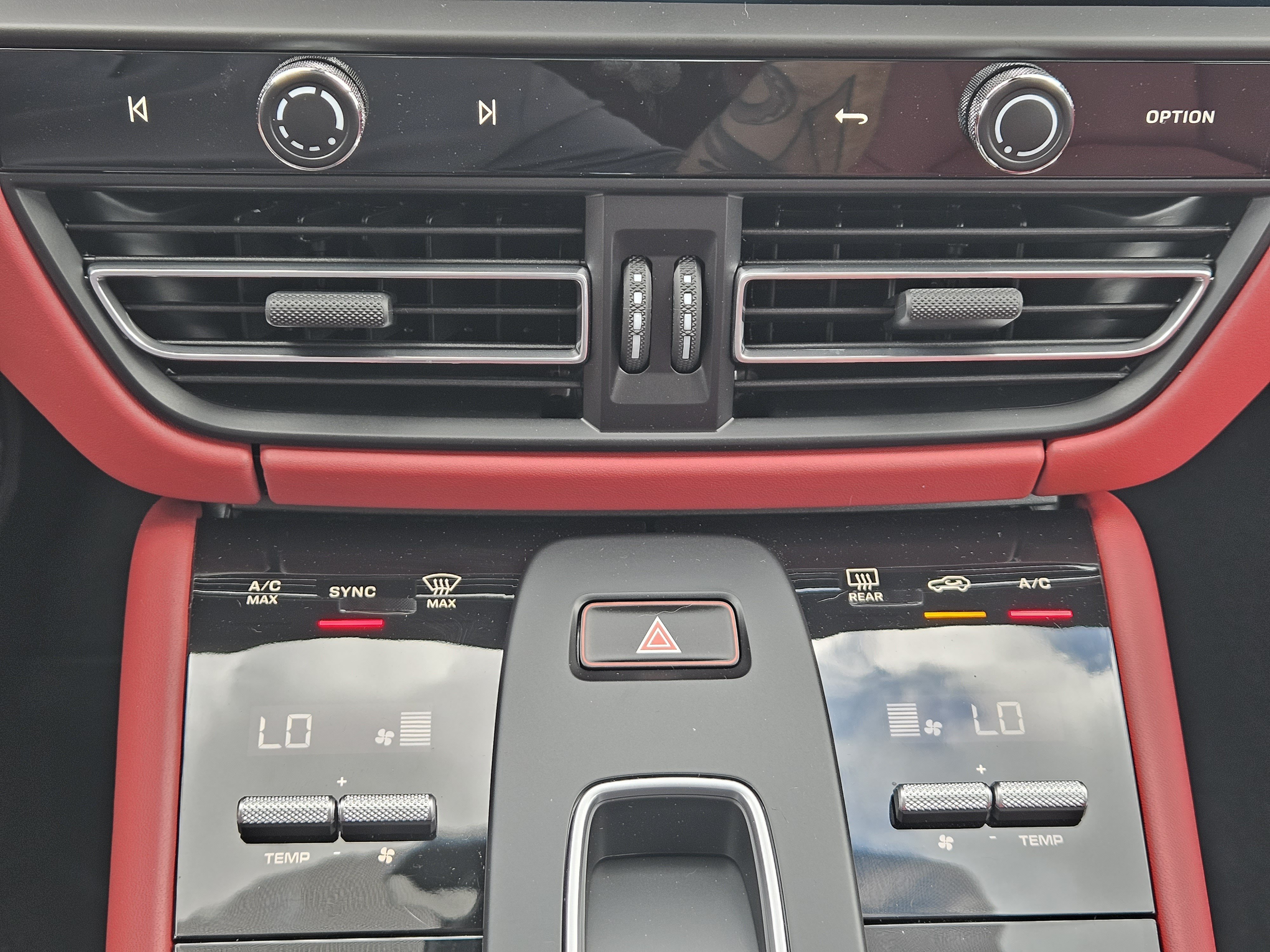 Certified 2026 Porsche Macan GTS AWD/4WD image 19