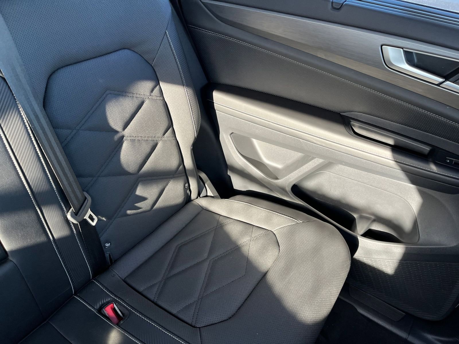 Used 2024 Volkswagen Atlas Cross Sport SE image 39