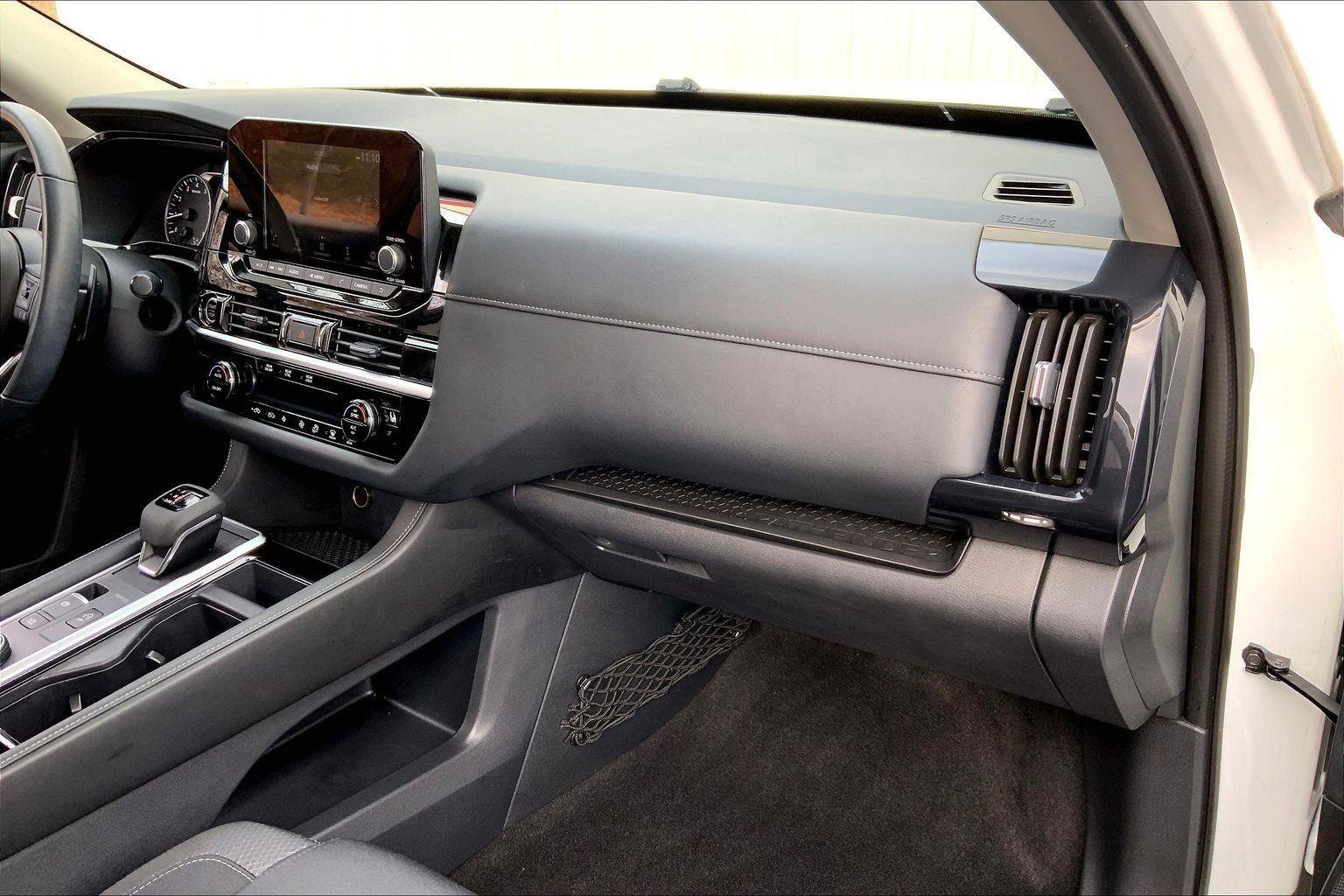 Used 2024 Nissan Pathfinder SV w/ Black Appearance Package image 12