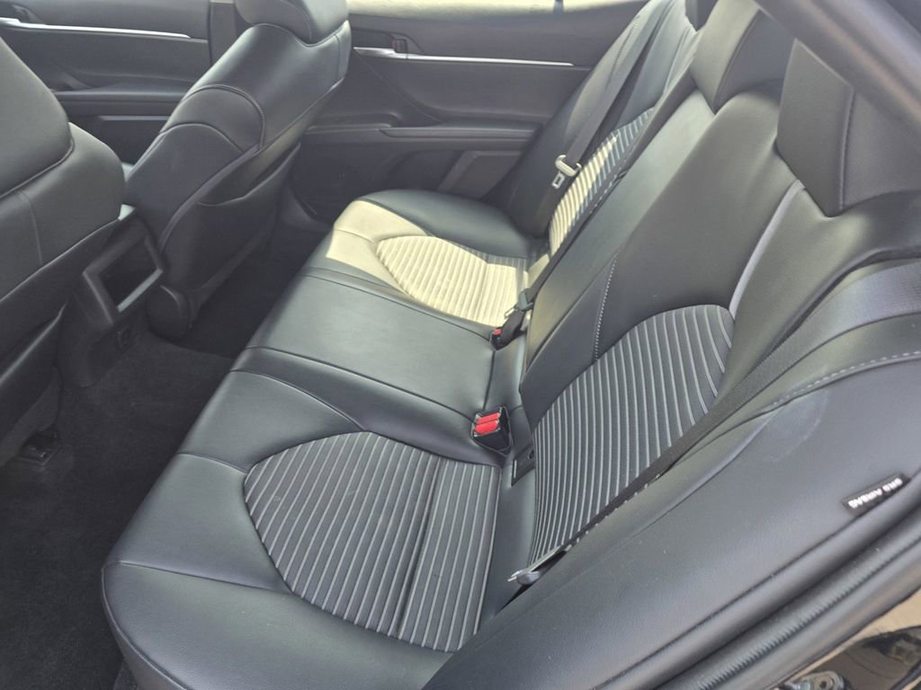 Used 2022 Toyota Camry SE FWD image 11