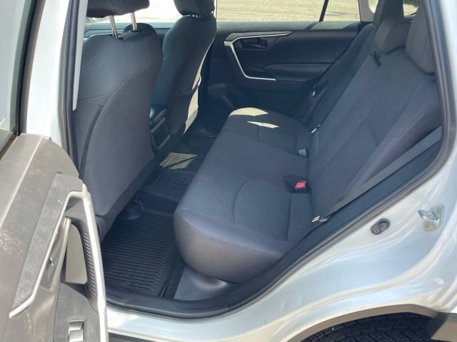Used 2021 Toyota RAV4 LE AWD/4WD image 11