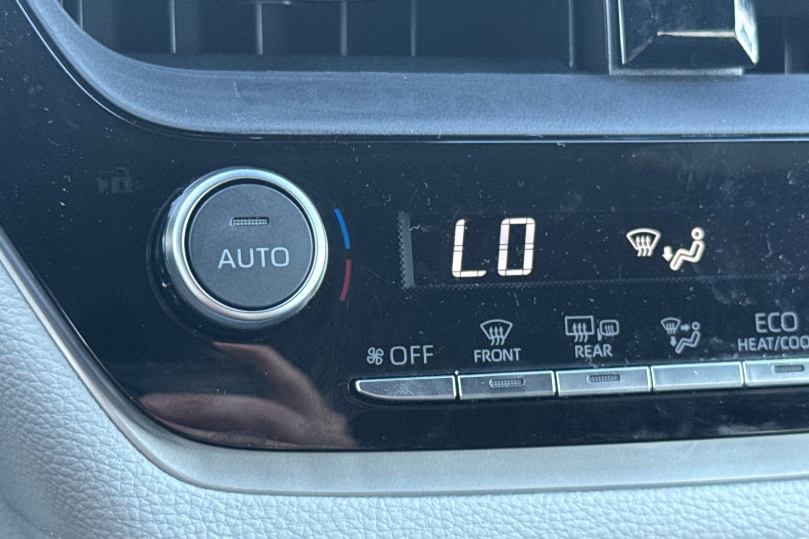 Used 2025 Toyota Corolla SE image 28