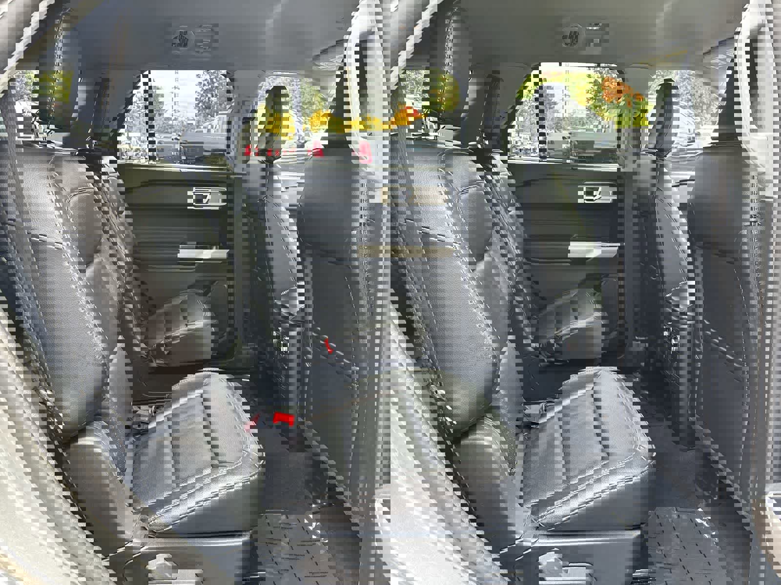 Used 2023 Ford Explorer Limited image 7