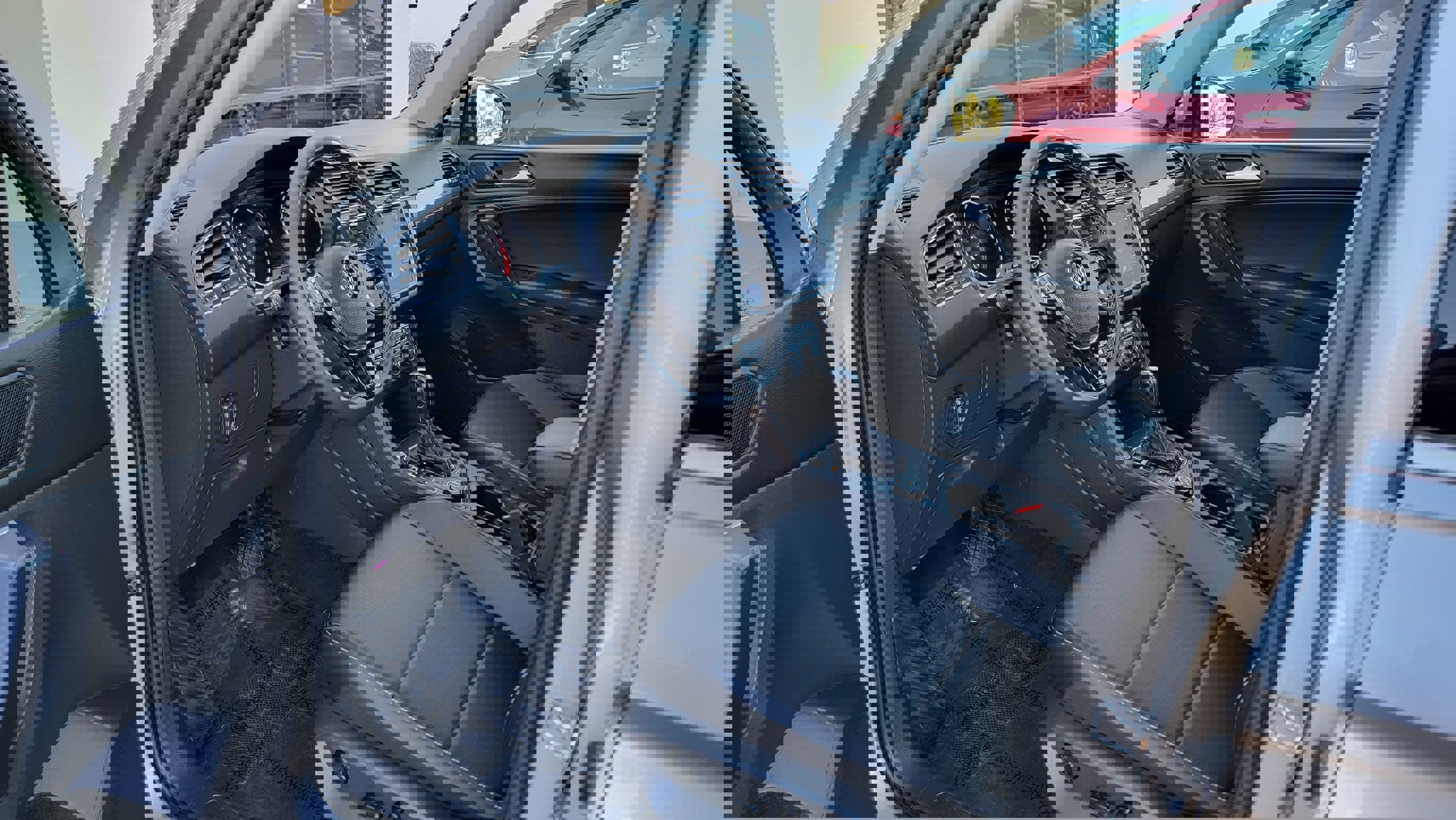 Used 2021 Volkswagen Tiguan SE image 13