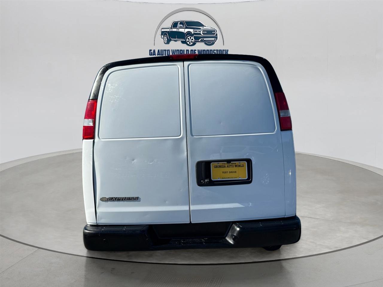 Used 2017 Chevrolet Express 3500 Extended image 4