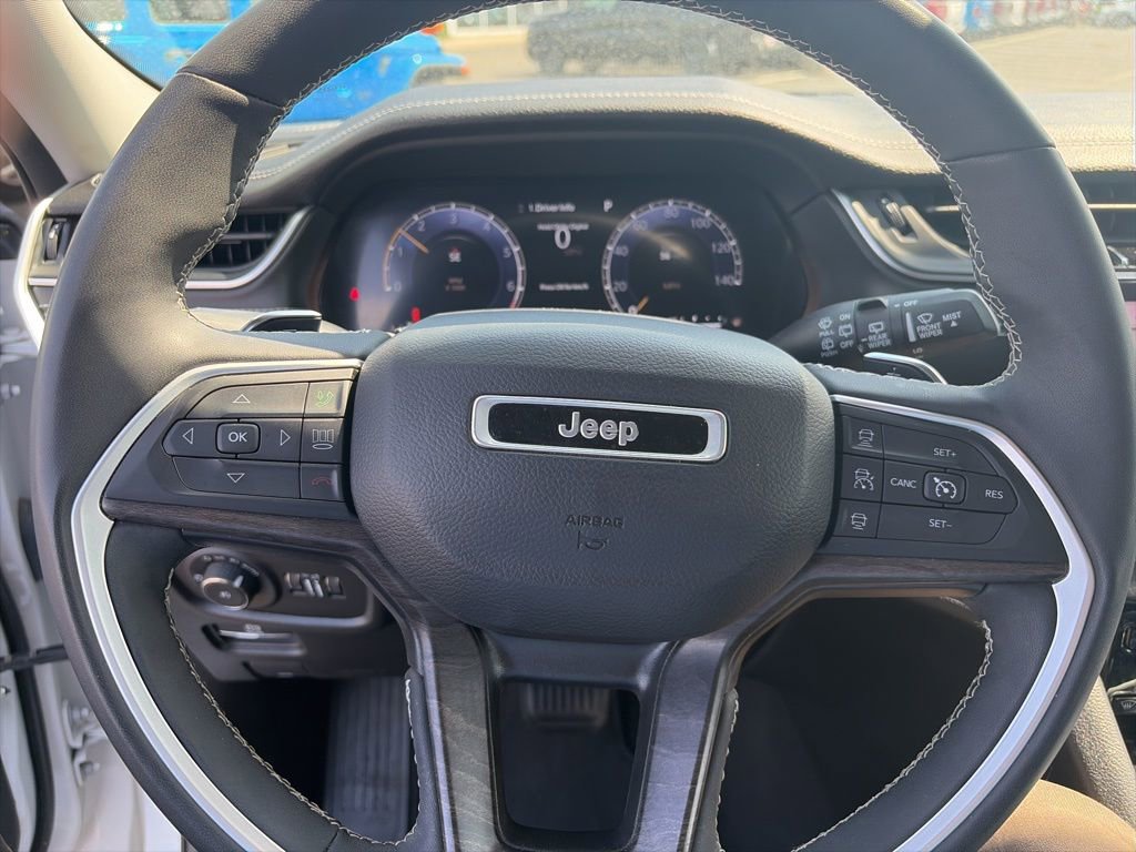 Certified 2023 Jeep Grand Cherokee L Limited AWD/4WD image 33