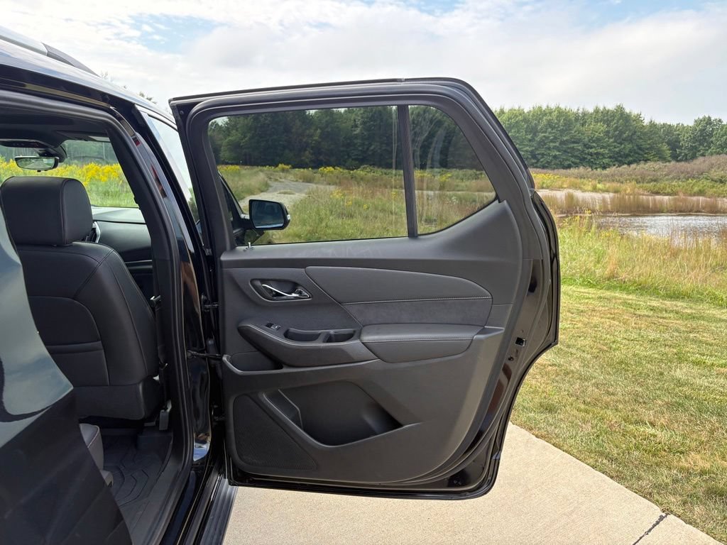 Used 2023 Chevrolet Traverse High Country AWD/4WD image 46