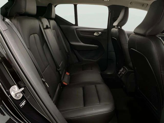 Used 2025 Volvo XC40 B5 Plus image 73