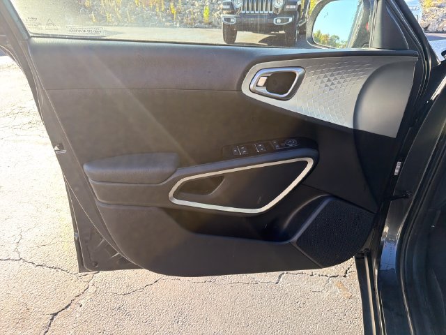 Certified 2024 Kia Soul LX w/ LX Technology Package FWD image 12