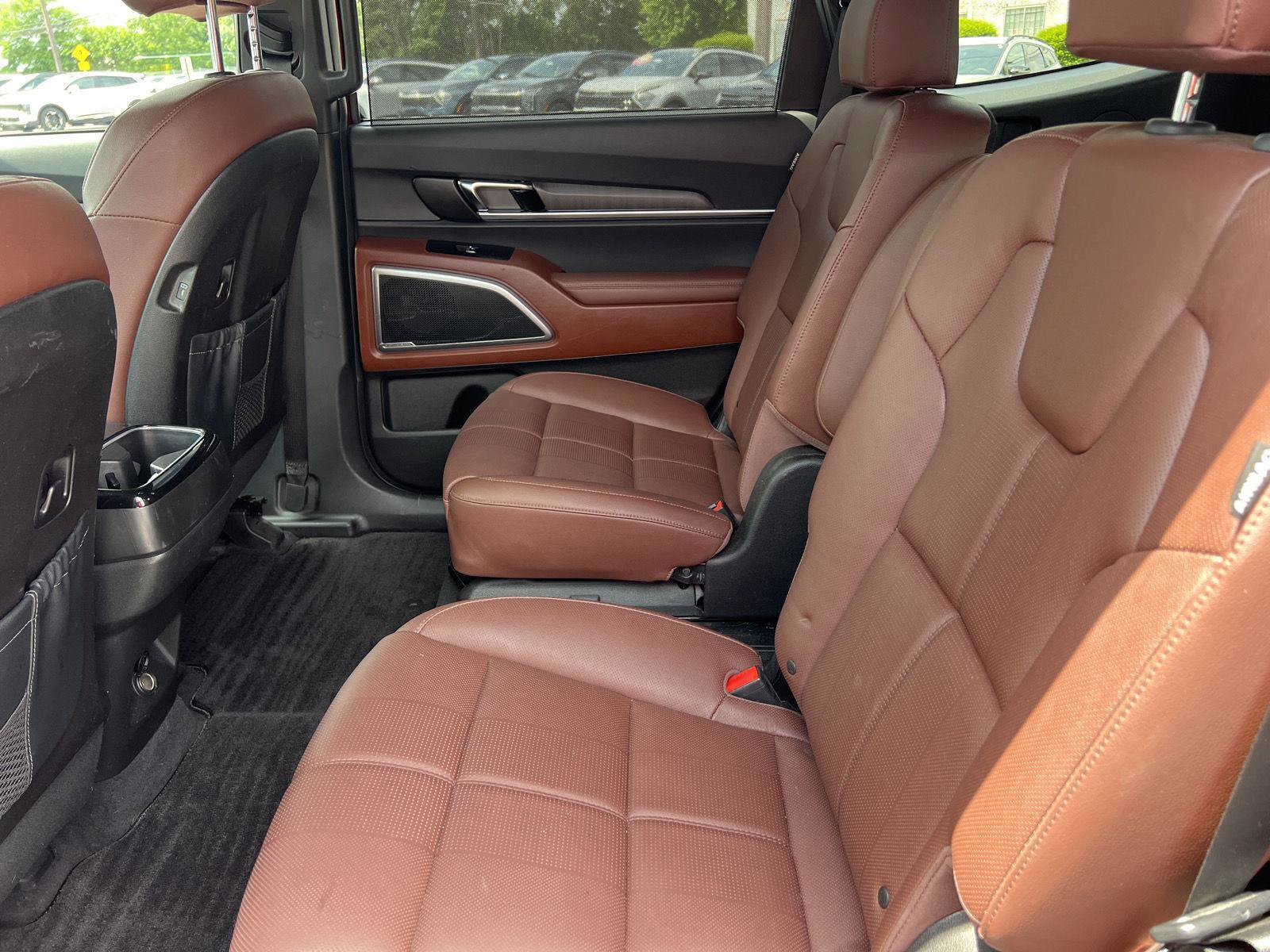 Used 2024 Kia Telluride EX w/ EX Captain's Chair Package image 9