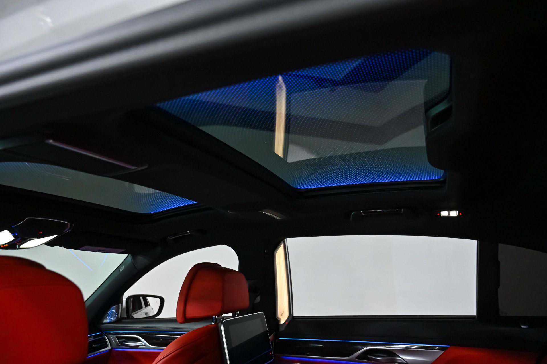 Used 2022 BMW ALPINA B7 xDrive w/ Luxury Rear Seating Package image 44