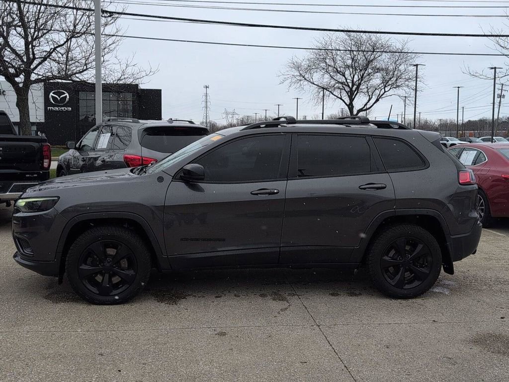 Used 2019 Jeep Cherokee Latitude Plus image 2