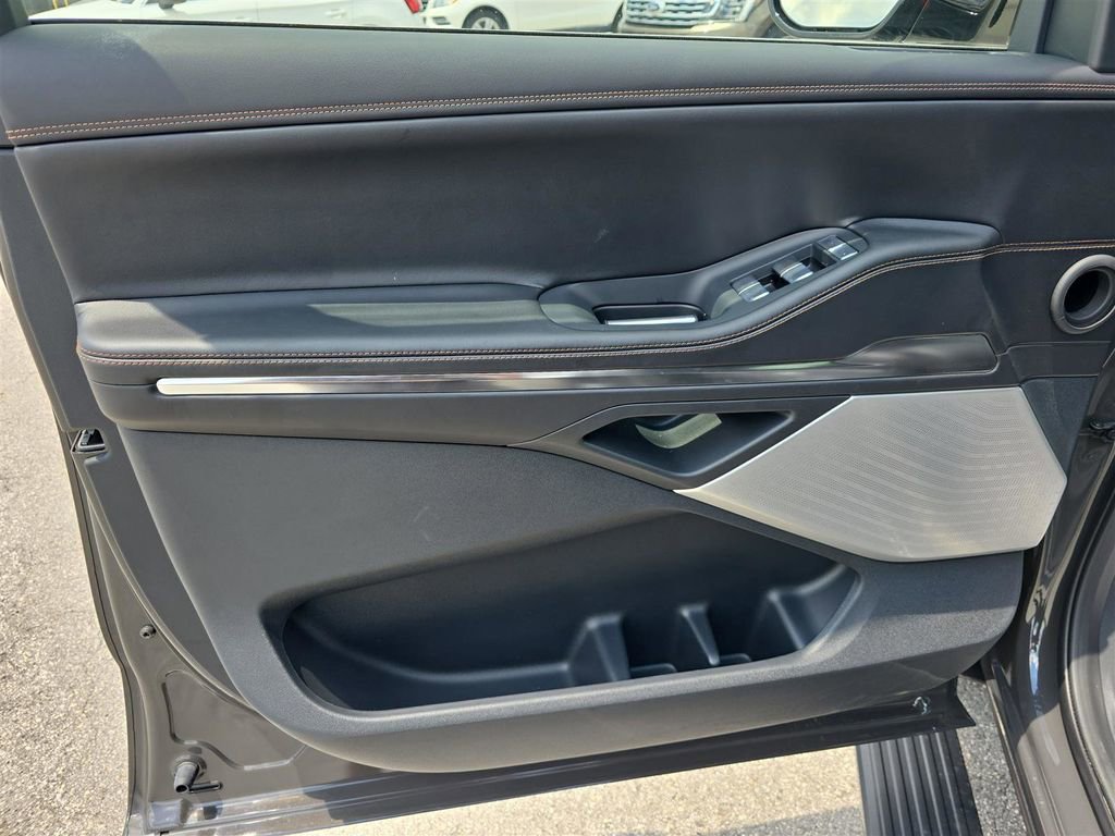 New 2025 Lincoln Navigator L Black Label image 17