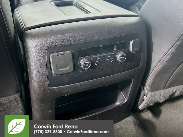 Used 2018 GMC Yukon SLT AWD/4WD image 28