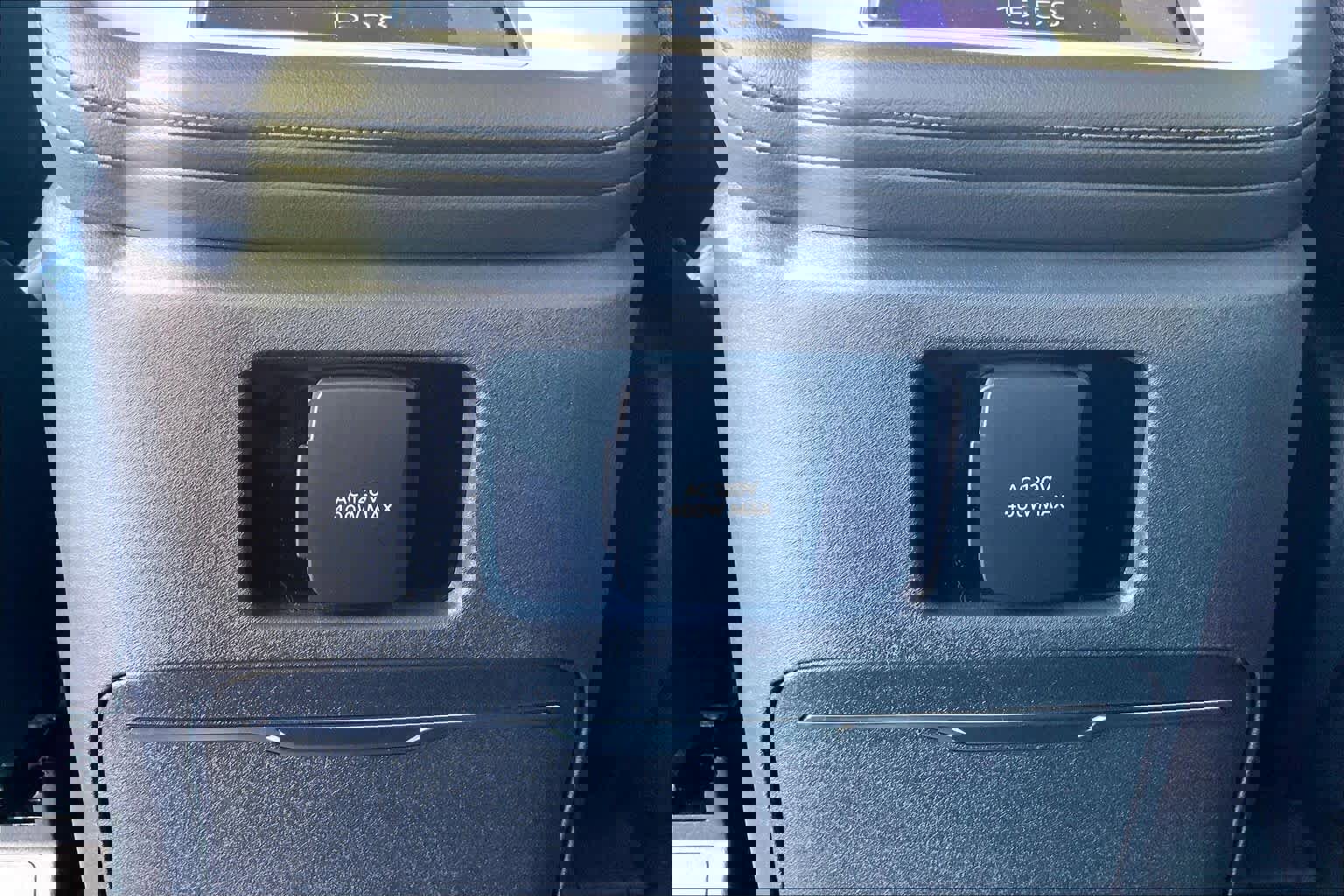 New 2025 Lincoln Navigator L Reserve w/ Jet Appearance Package image 18