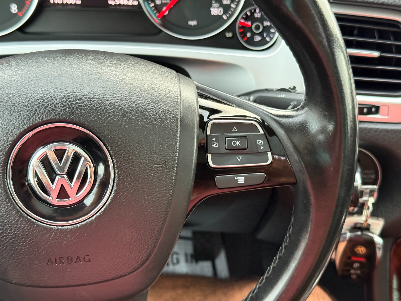 Used 2012 Volkswagen Touareg VR6 image 72