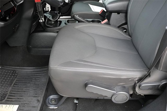 Used 2016 Jeep Wrangler Unlimited Rubicon w/ Connectivity Group image 12