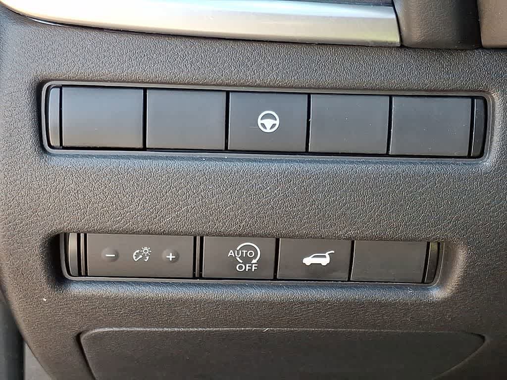Used 2025 Nissan Rogue SV FWD image 21