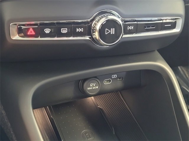 Certified 2026 Volvo XC40 B5 Core w/ Climate Package image 21