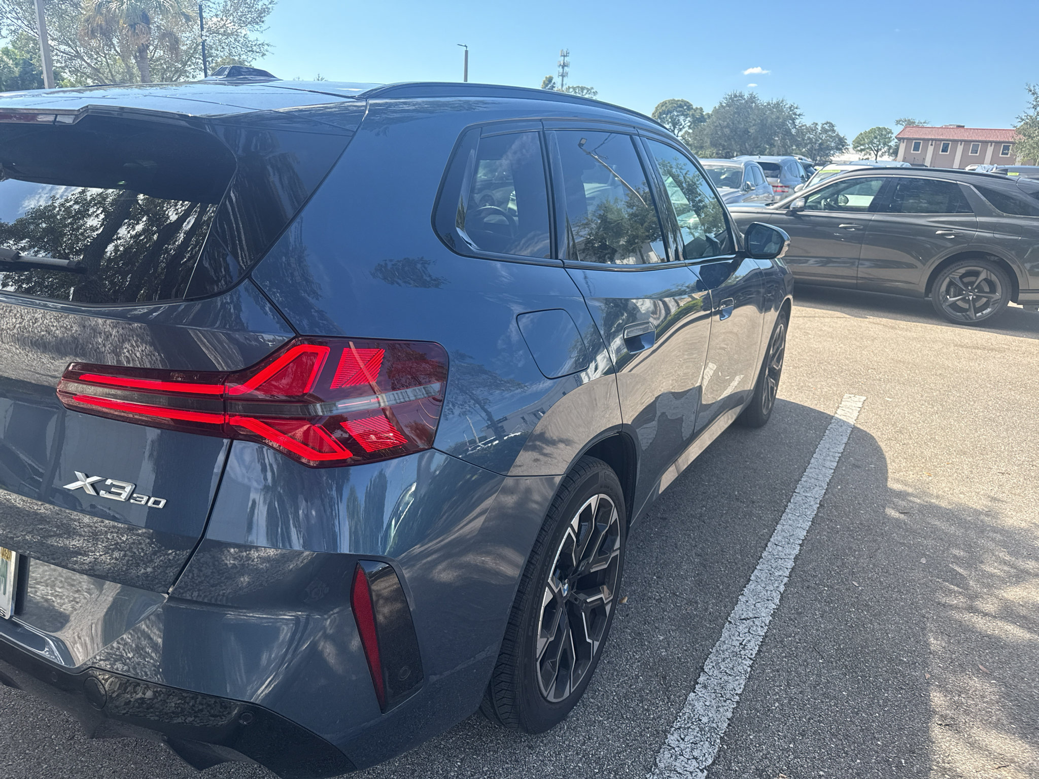 Used 2025 BMW X3 xDrive30i w/ Premium Package AWD/4WD image 4