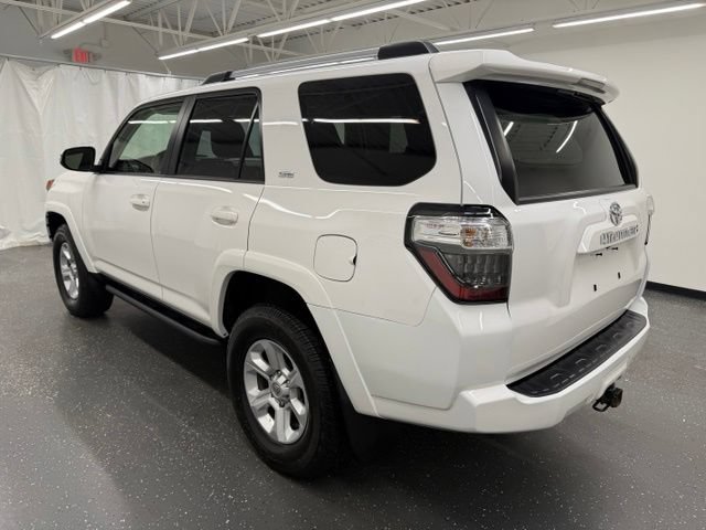 Used 2022 Toyota 4Runner SR5 Premium w/ Moonroof Package AWD/4WD image 4