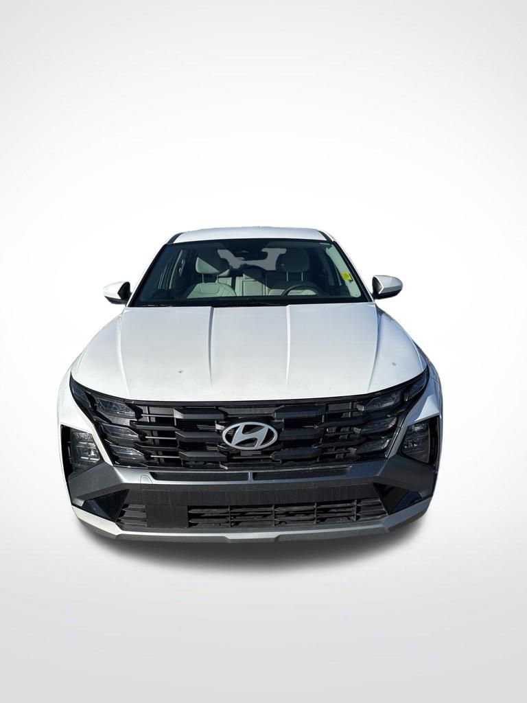 Used 2025 Hyundai Tucson SE image 3