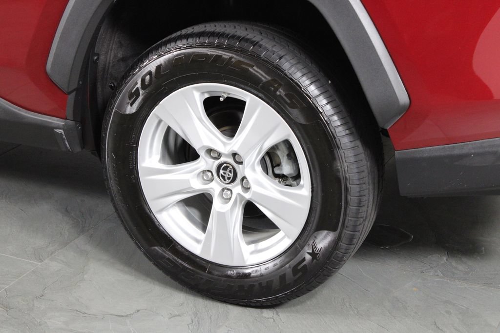 Used 2019 Toyota RAV4 XLE FWD image 14