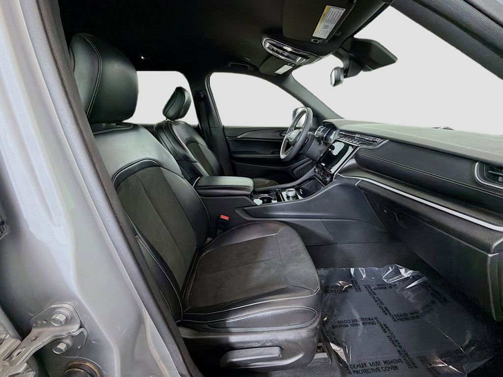 Used 2023 Jeep Grand Cherokee L Laredo image 21