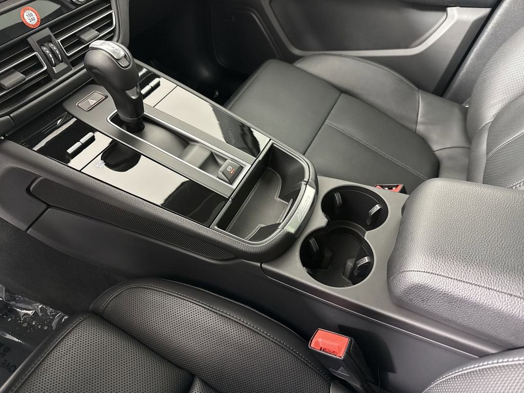Certified 2025 Porsche Macan image 32