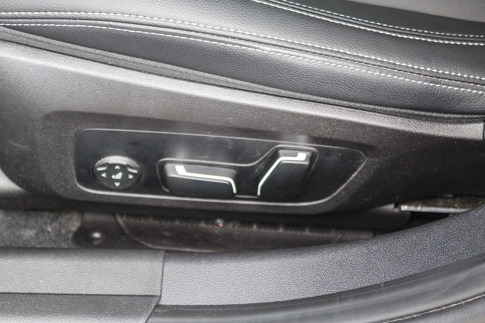 Certified 2025 BMW 330i Sedan image 21