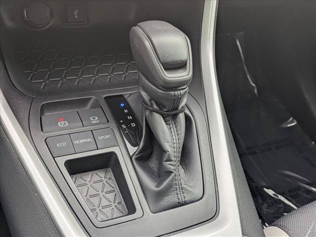 Used 2020 Toyota RAV4 XLE w/ Convenience Package FWD image 12