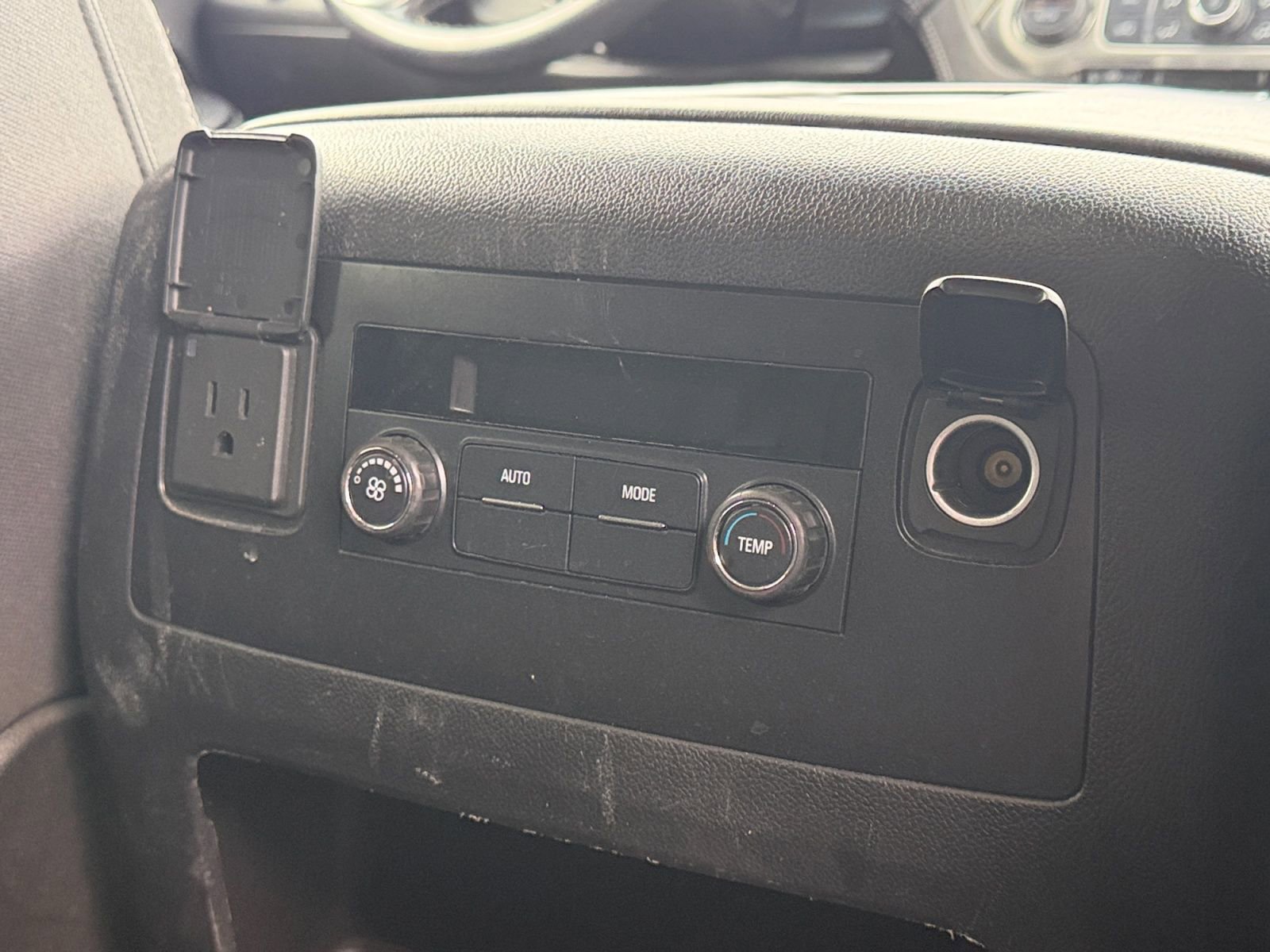 Used 2019 GMC Yukon SLE w/ SLE Value Package image 17