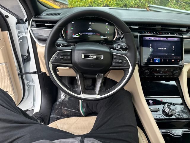 Used 2023 Jeep Grand Cherokee 4WD 4xe w/ Luxury Tech Group II image 18