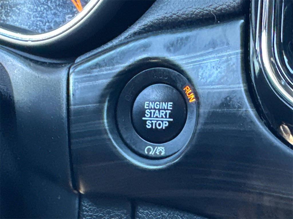 Certified 2021 Jeep Grand Cherokee Laredo X image 31