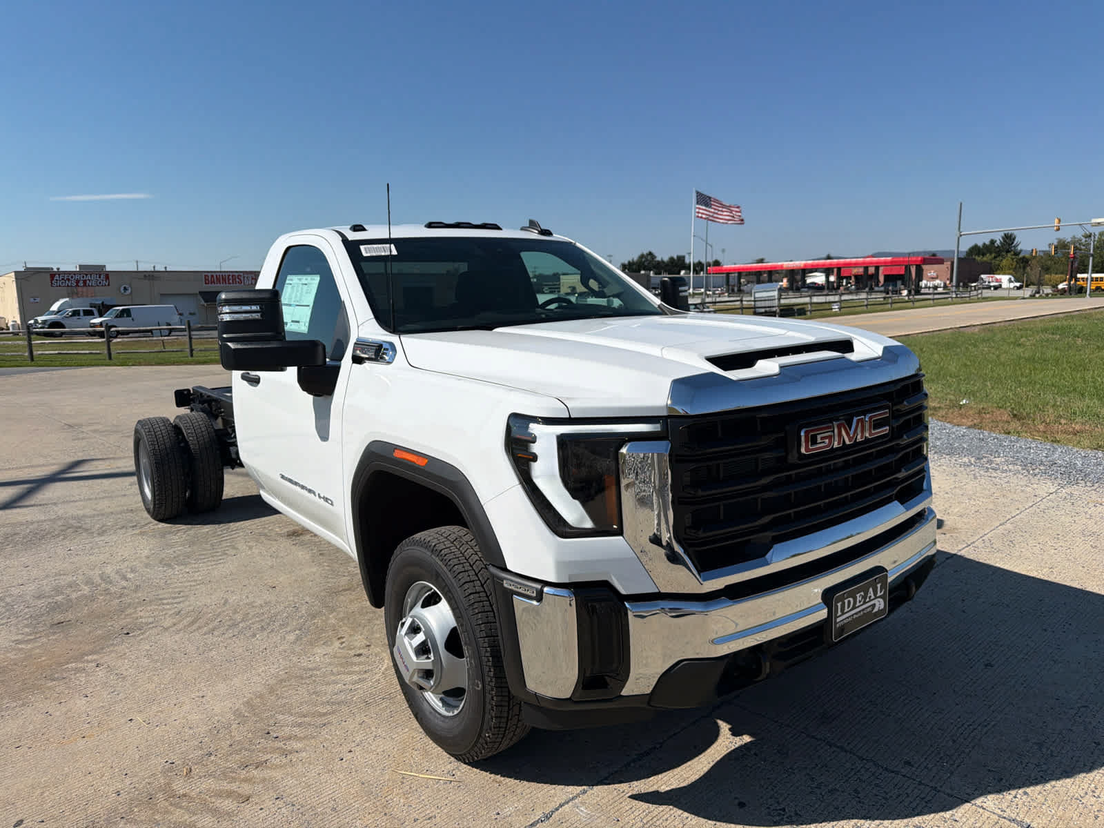 New 2026 GMC Sierra 3500 Pro AWD/4WD image 2