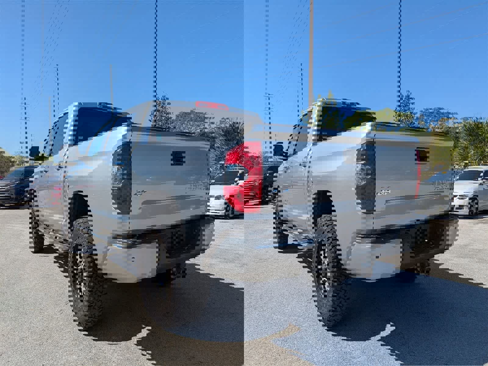 Used 2014 Toyota Tundra Limited w/ Limited Premium Package image 6