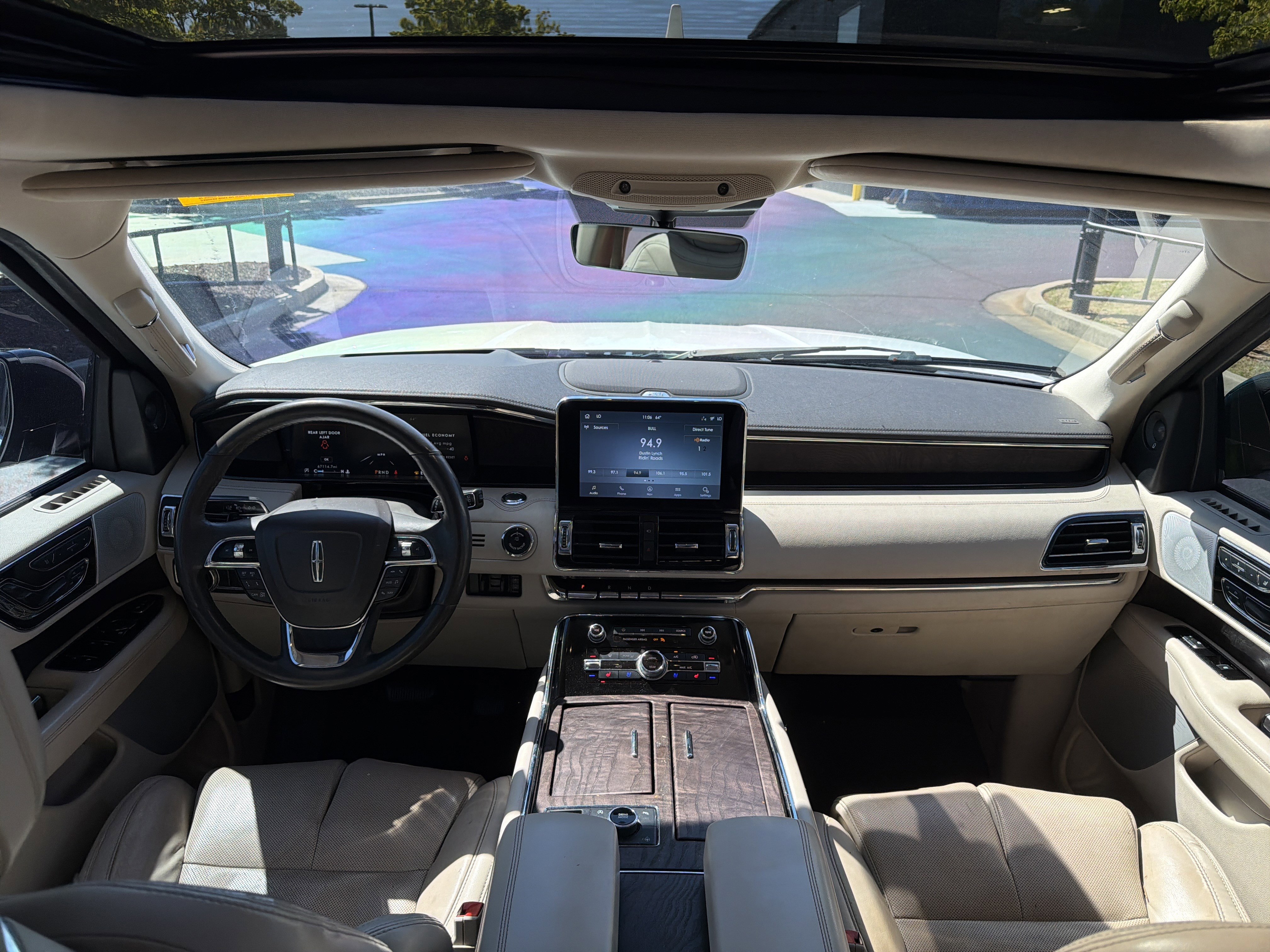 Used 2020 Lincoln Navigator L Reserve w/ Luxury Package RWD image 24