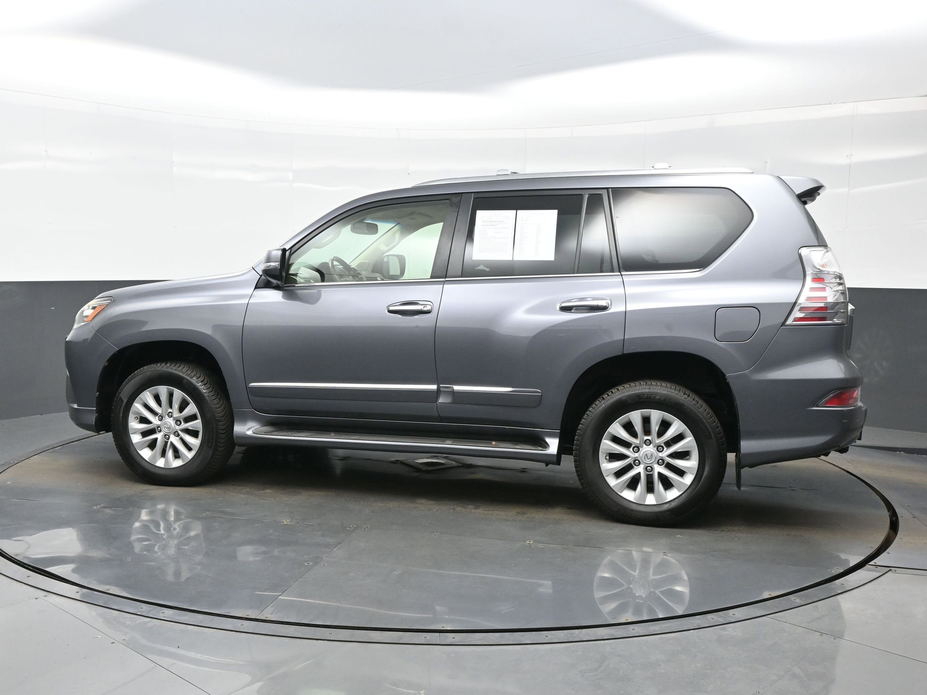 Used 2015 Lexus GX 460 w/ Premium Package image 3