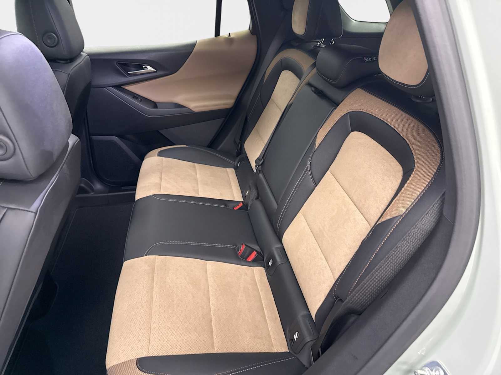 Used 2025 Chevrolet Equinox ACTIV AWD/4WD image 23