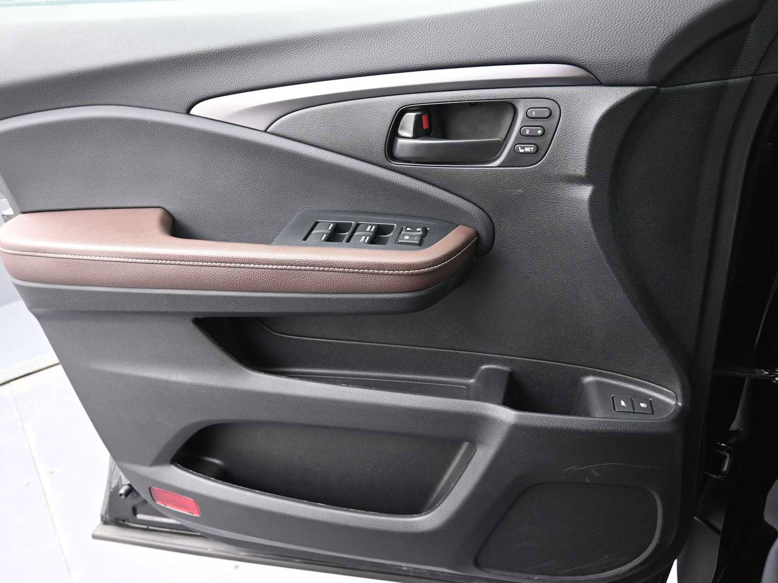 Used 2024 Honda Passport EX-L image 11